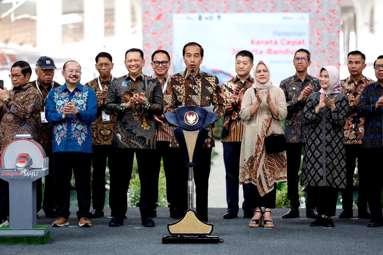 Indonesian president inaugurates 'Whoosh' high-speed railway, boosting connectivity